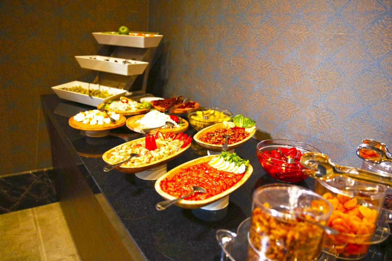 The Green Park Газиантеп Экстерьер фото A selection of meze