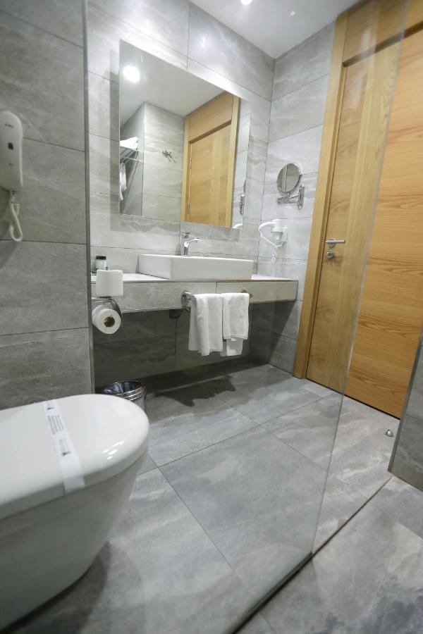 The Green Park Газиантеп Экстерьер фото Bathroom in a hotel