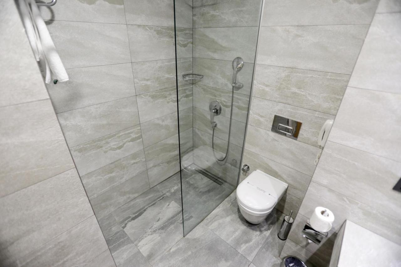 The Green Park Газиантеп Экстерьер фото A shower cubicle