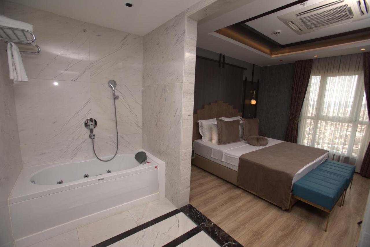 The Green Park Газиантеп Экстерьер фото A bathroom in a hotel room